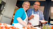 Geselliges Kochen: Michael Walta ist stets mit viel Spaß bei der Sache.