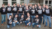 Auch als Einheit stark: Die Absolventen posieren für ein Abschiedsfoto.