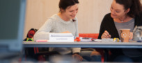 TA-Absolventin Sarah Rebmann mit den anderen Teilnehmerinnen des Lehrgangs Marketingassistent IHK.